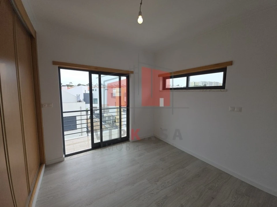 Moradia T5 para Venda em Laranjeiro e Feijó Foto 13