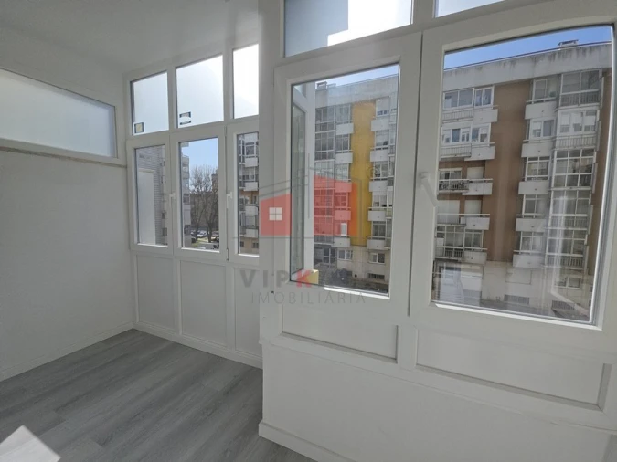 Apartamento T2 para Venda em Benfica Foto 8