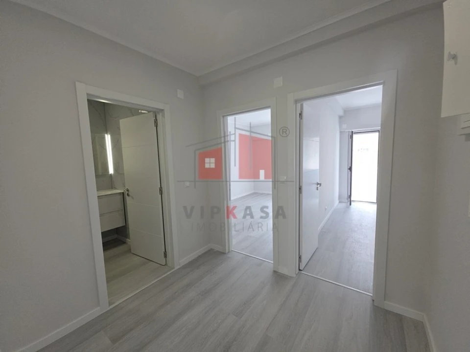 Apartamento T2 para Venda em Benfica Foto 4