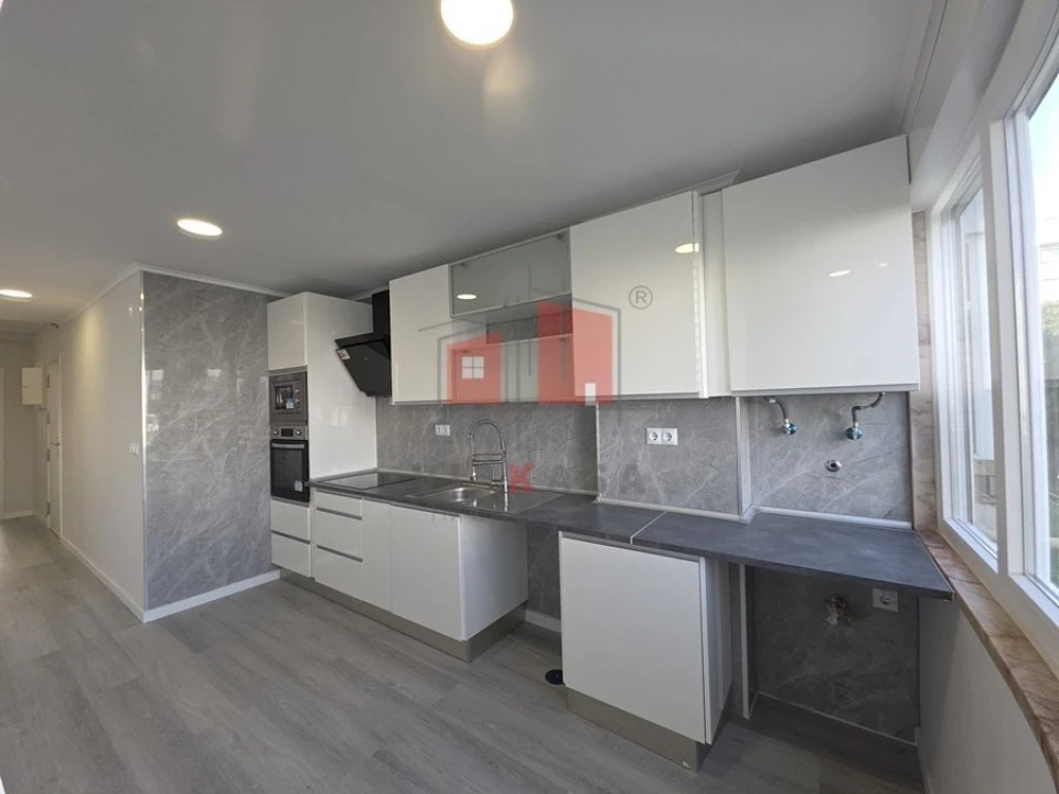 Apartamento T2 para Venda em Benfica Foto 2
