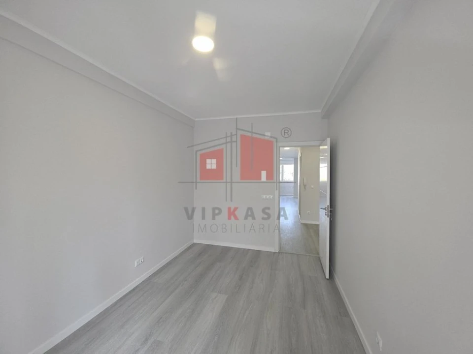 Apartamento T2 para Venda em Benfica Foto 6