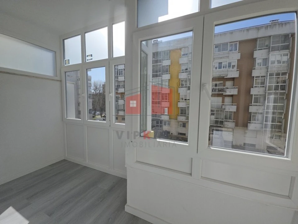 Apartamento T2 para Venda em Benfica Foto 8