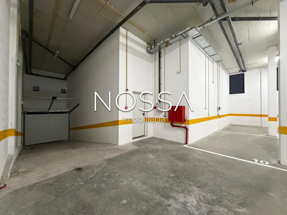 Garagem para Arrendamento em Santo António dos Cavaleiros e Frielas Foto 1