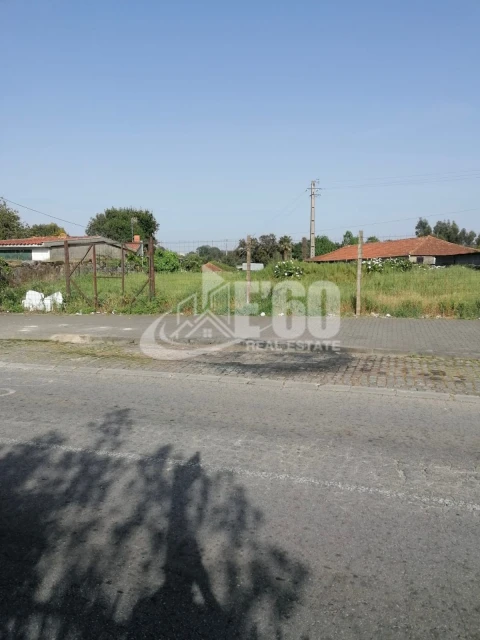 Terreno para Venda em Paços de Brandão