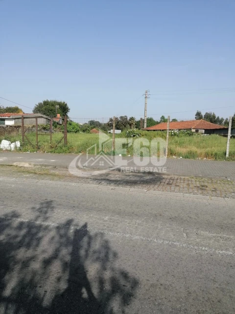 Terreno para Venda em Paços de Brandão