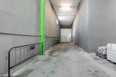 Armazém para Arrendamento em Celeirós, Aveleda e Vimieiro