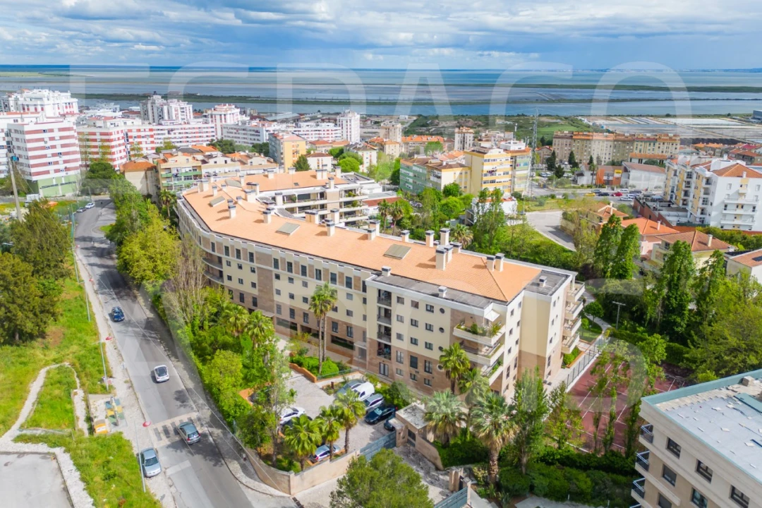 Apartamento T3 para Venda em Póvoa de Santa Iria e Forte da Casa Foto 3