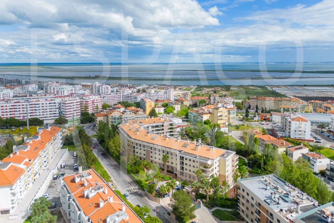 Apartamento T3 para Venda em Póvoa de Santa Iria e Forte da Casa Foto 4