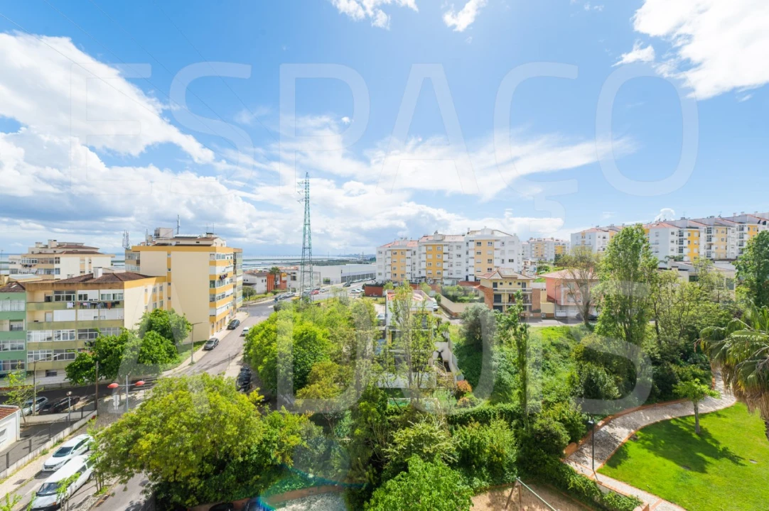 Apartamento T3 para Venda em Póvoa de Santa Iria e Forte da Casa Foto 22