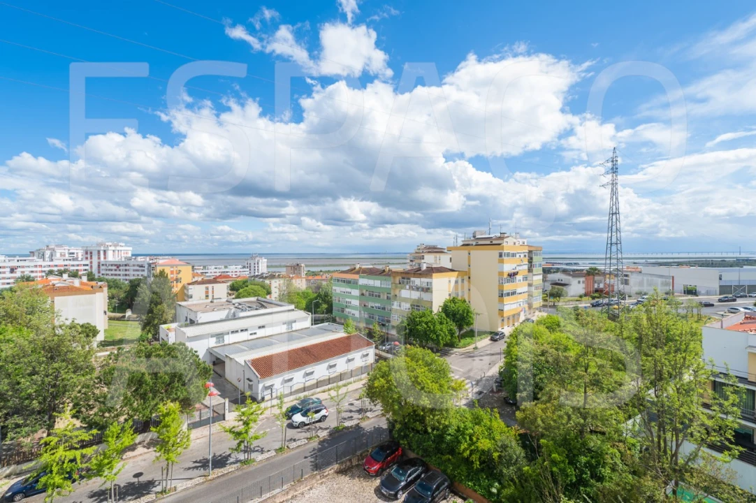 Apartamento T3 para Venda em Póvoa de Santa Iria e Forte da Casa Foto 33
