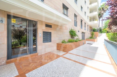 Apartamento T3 para Venda em Póvoa de Santa Iria e Forte da Casa