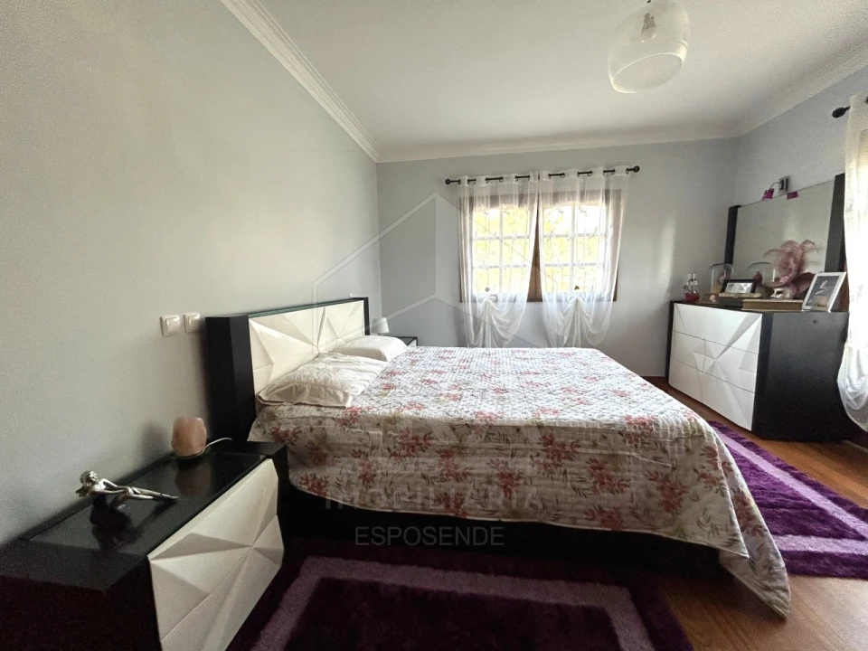 Moradia T4 para Venda em Chafe Foto 10