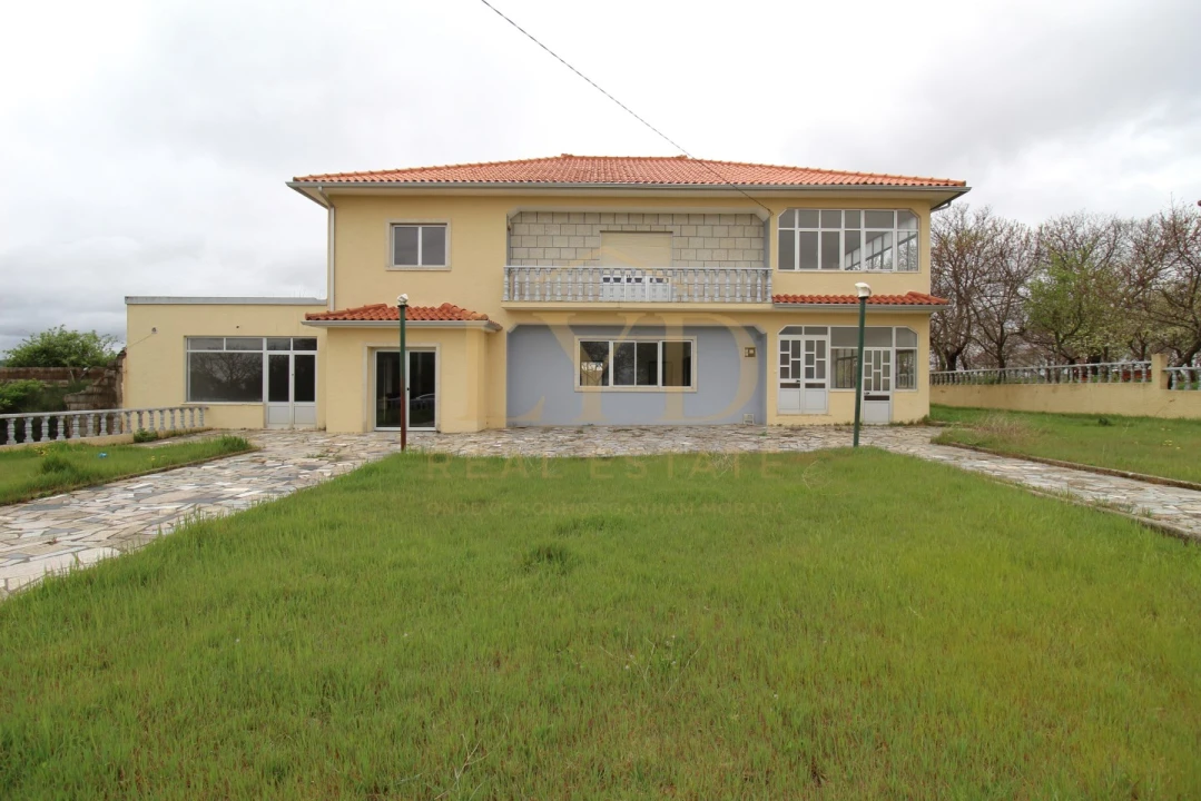 Moradia T3 para Venda em São João da Corveira Foto 1