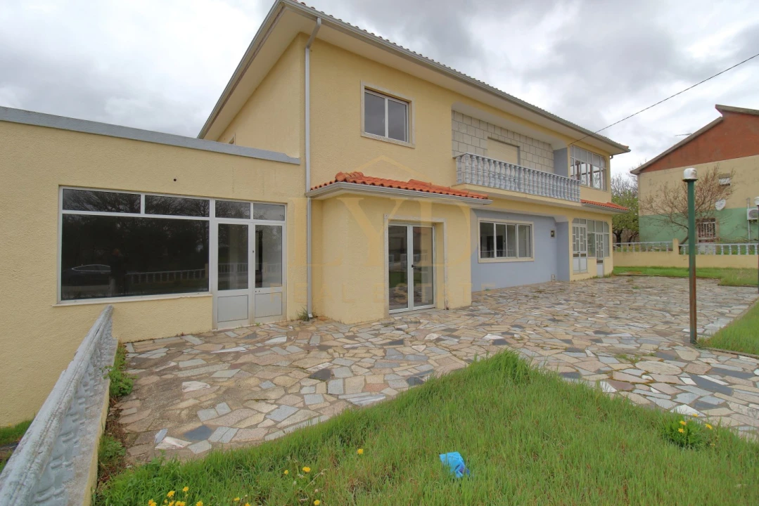 Moradia T3 para Venda em São João da Corveira Foto 2