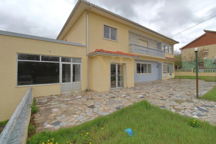 Moradia T3 para Venda em São João da Corveira Foto 2