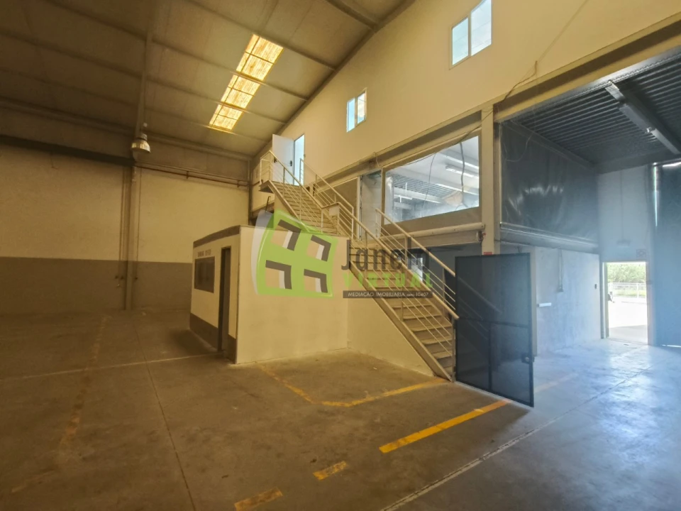 Armazém para Arrendamento em Alenquer (Santo Estêvão e Triana) Foto 6