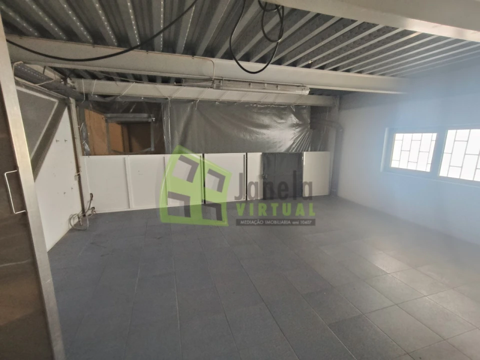 Armazém para Arrendamento em Alenquer (Santo Estêvão e Triana) Foto 14