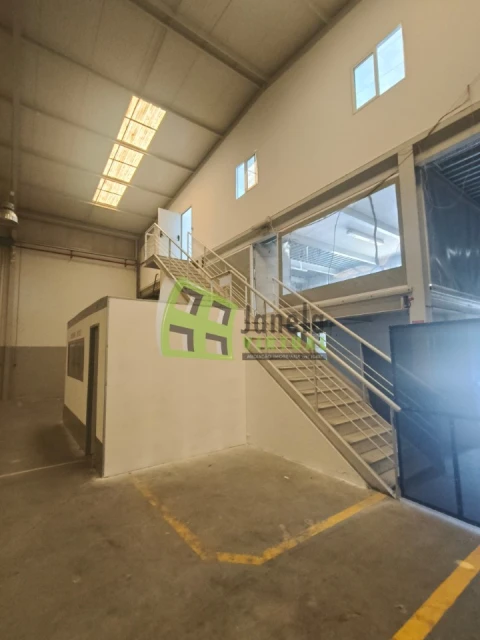 Armazém para Arrendamento em Alenquer (Santo Estêvão e Triana)