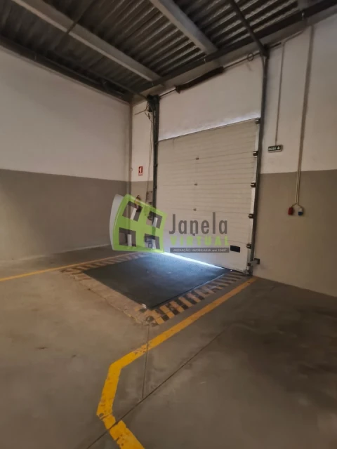 Armazém para Arrendamento em Alenquer (Santo Estêvão e Triana)