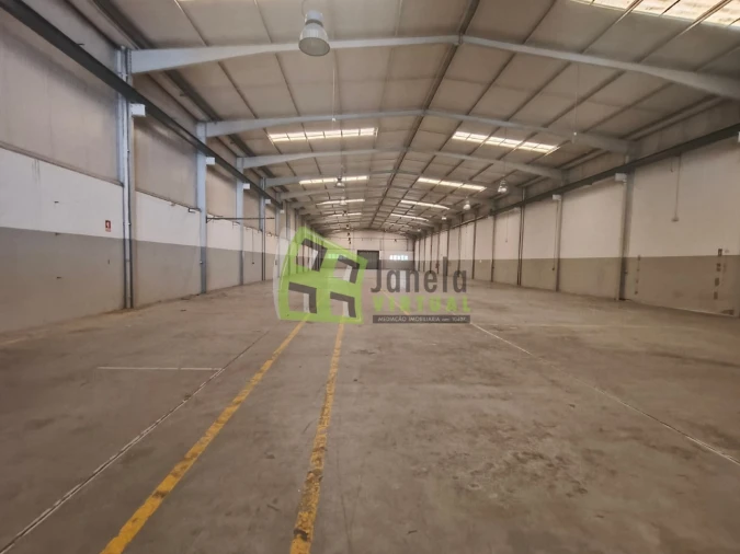 Armazém para Arrendamento em Alenquer (Santo Estêvão e Triana)