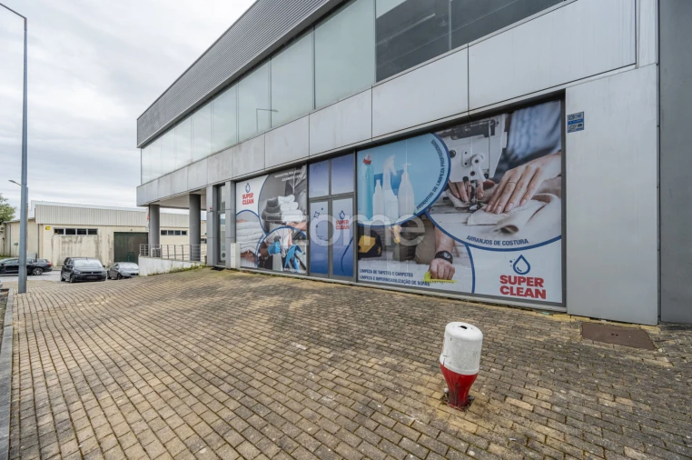 Terreno Comércio / Armazém para Venda em Sequeira Foto 2