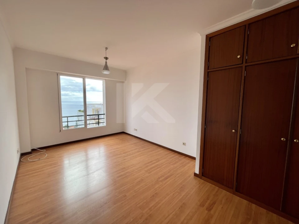 Apartamento T2 para Arrendamento em Caniço Foto 7