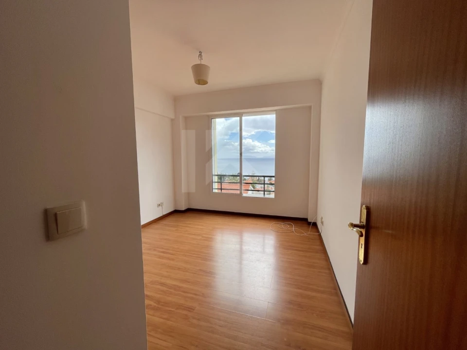 Apartamento T2 para Arrendamento em Caniço Foto 12