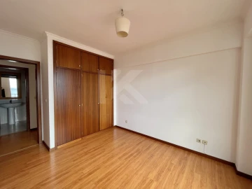 Apartamento T2 para Arrendamento em Caniço