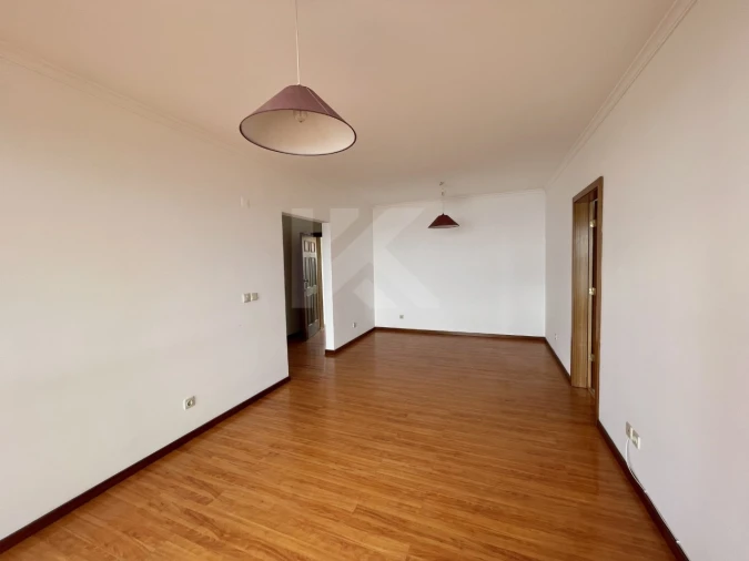 Apartamento T2 para Arrendamento em Caniço Foto 6