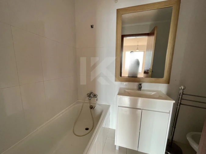 Apartamento T2 para Arrendamento em Caniço Foto 10