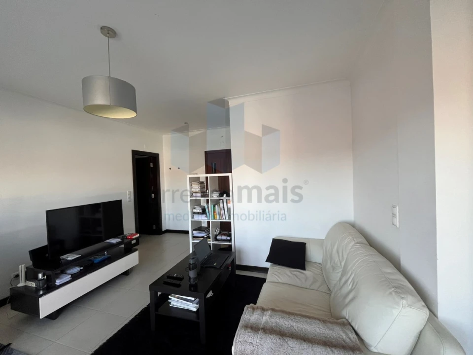 Apartamento T1 para Arrendamento em Santo Antonio dos Olivais Foto 4