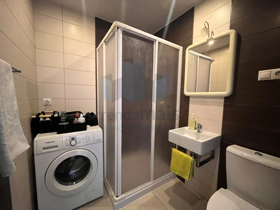 Apartamento T1 para Arrendamento em Santo Antonio dos Olivais Foto 9