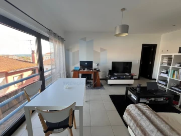 Apartamento T1 para Arrendamento em Santo Antonio dos Olivais