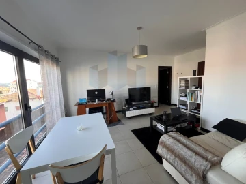 Apartamento T1 para Arrendamento em Santo Antonio dos Olivais