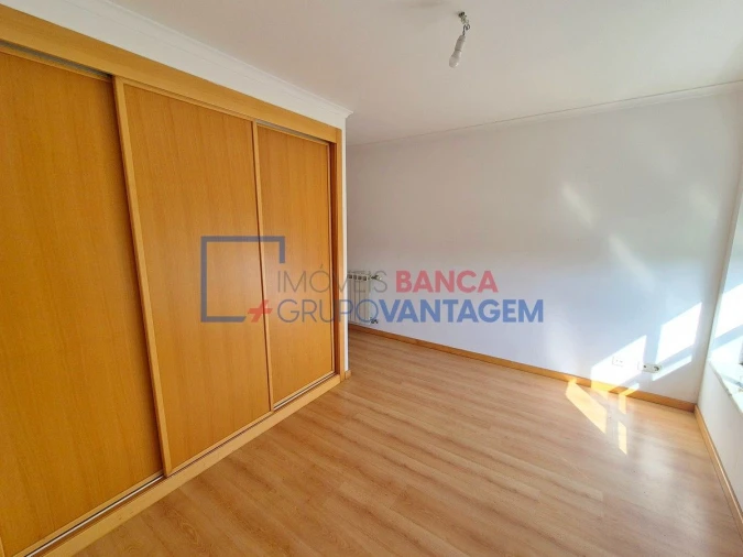 Apartamento T2 para Venda em Rio de Mouro Foto 14