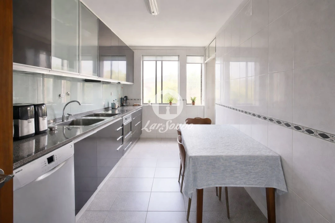 Apartamento T2 para Venda em Arcozelo Foto 3