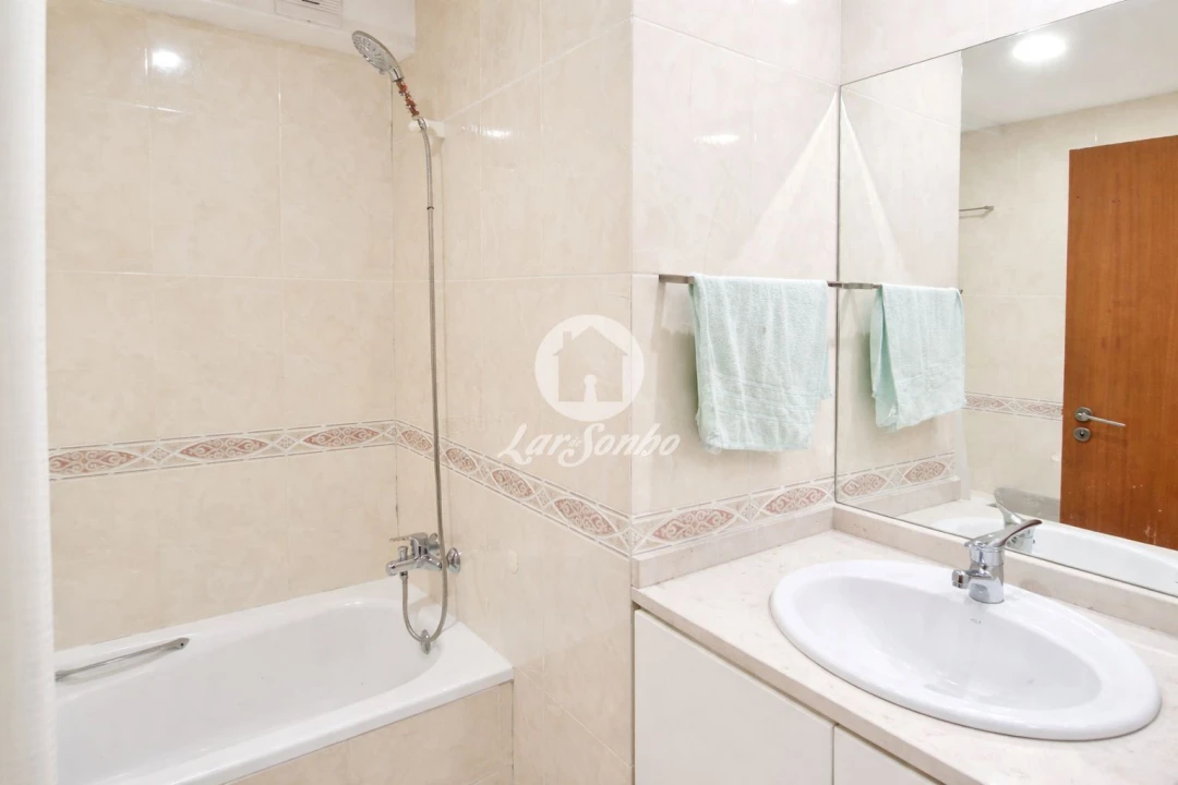 Apartamento T2 para Venda em Arcozelo Foto 15