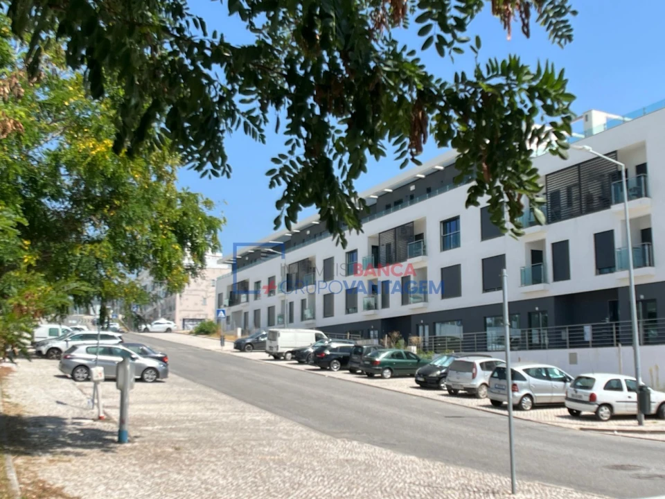 Loja para Venda em Santo Antão e São Julião do Tojal Foto 1