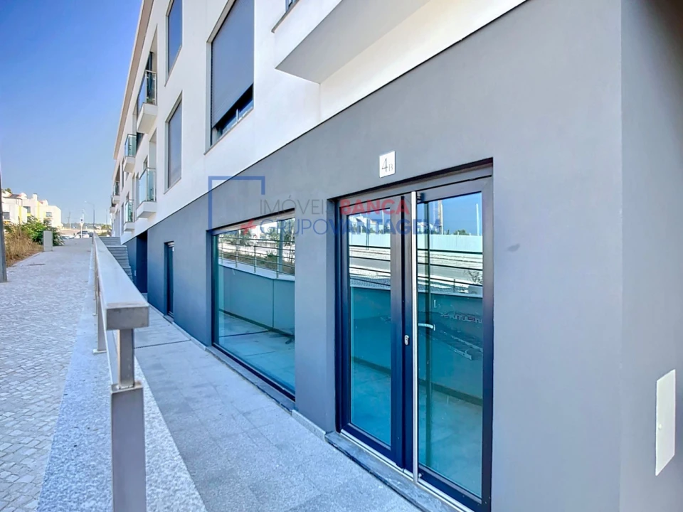 Loja para Venda em Santo Antão e São Julião do Tojal Foto 10