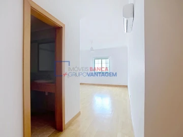 Apartamento T4 para Venda em Santa Maria e São Miguel, São Martinho, São Pedro Penaferrim