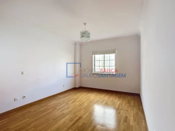 Apartamento T4 para Venda em Santa Maria e São Miguel, São Martinho, São Pedro Penaferrim