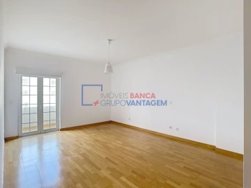 Apartamento T4 para Venda em Santa Maria e São Miguel, São Martinho, São Pedro Penaferrim