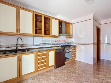 Apartamento T4 para Venda em Santa Maria e São Miguel, São Martinho, São Pedro Penaferrim