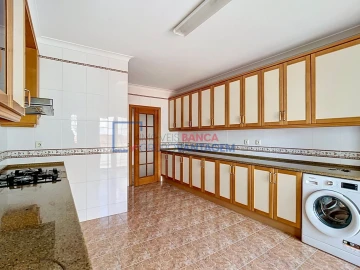 Apartamento T4 para Venda em Santa Maria e São Miguel, São Martinho, São Pedro Penaferrim