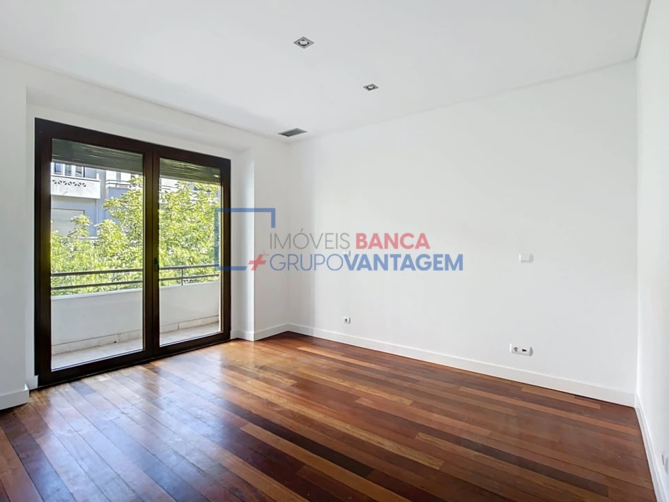 Apartamento T4 para Venda em Avenidas Novas Foto 2