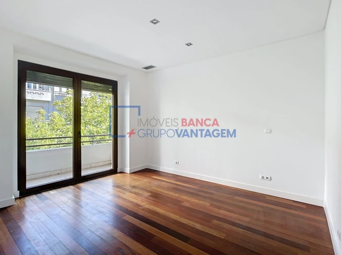 Apartamento T4 para Venda em Avenidas Novas Foto 2