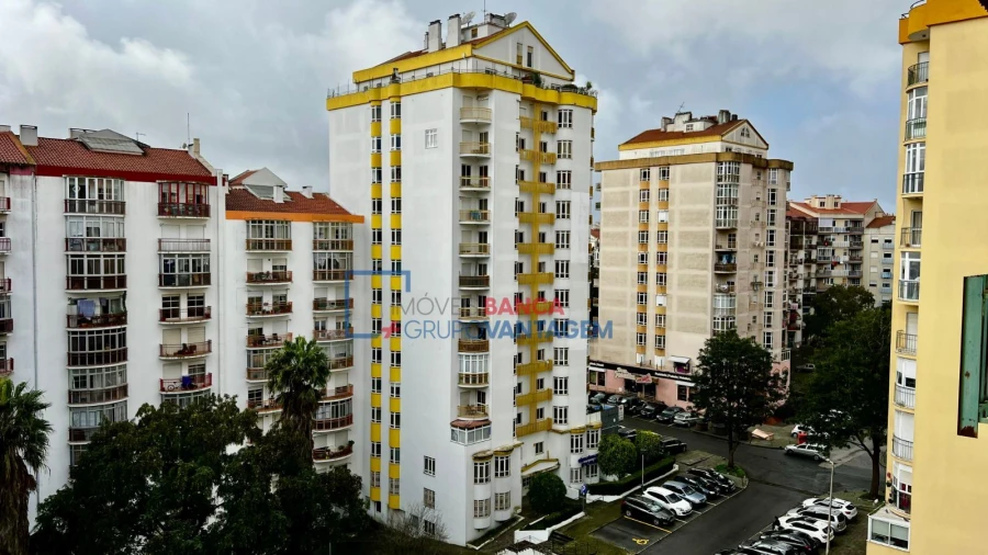 Apartamento T3 para Venda em Algueirão-Mem Martins Foto 2
