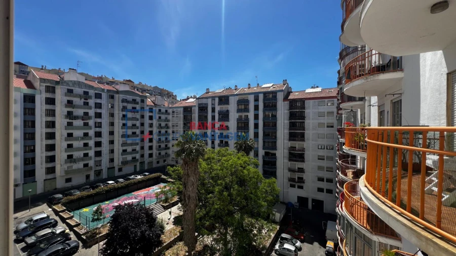 Apartamento T3 para Venda em Algueirão-Mem Martins Foto 17