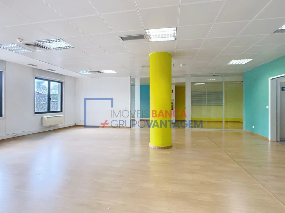 Escritório para Arrendamento em São Domingos de Benfica Foto 4