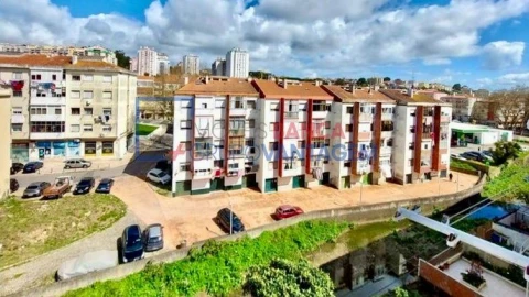 Apartamento T3 para Venda em Algueirão-Mem Martins